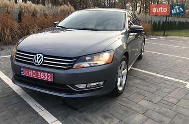 Седан Volkswagen Passat 2015 в Луцке