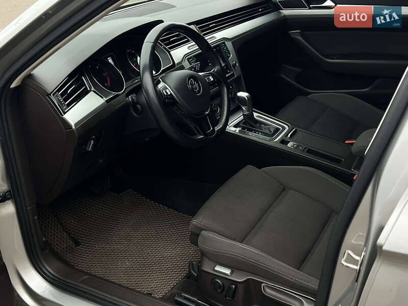 Універсал Volkswagen Passat 2015 в Миколаєві