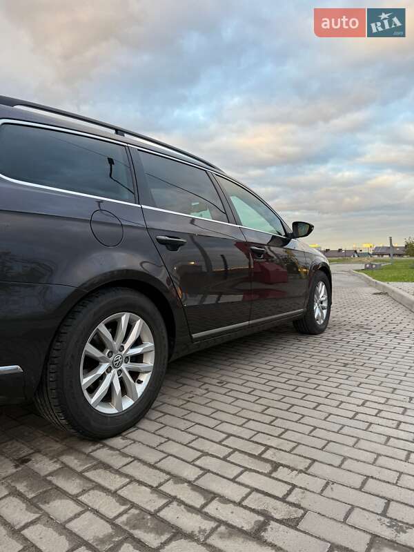 Универсал Volkswagen Passat 2011 в Ровно