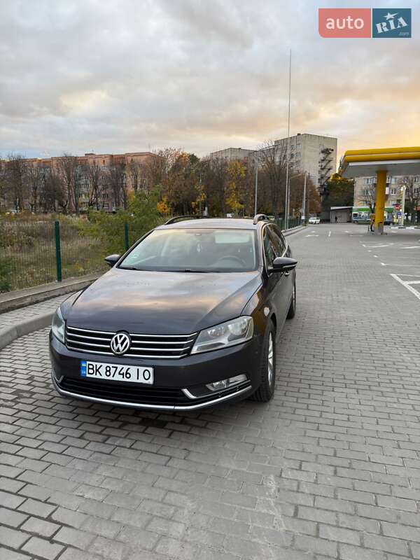 Универсал Volkswagen Passat 2011 в Ровно