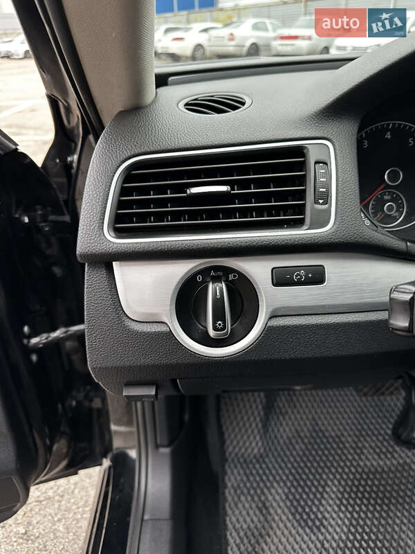 Седан Volkswagen Passat 2012 в Харькове