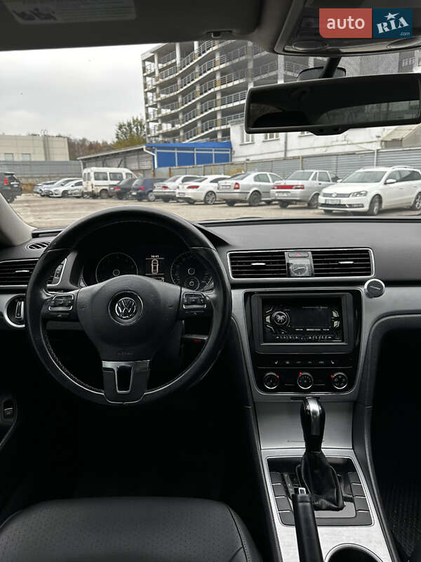 Седан Volkswagen Passat 2012 в Харькове
