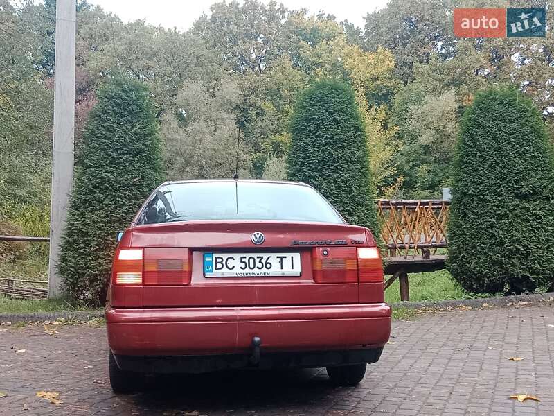 Седан Volkswagen Passat 1995 в Дрогобичі