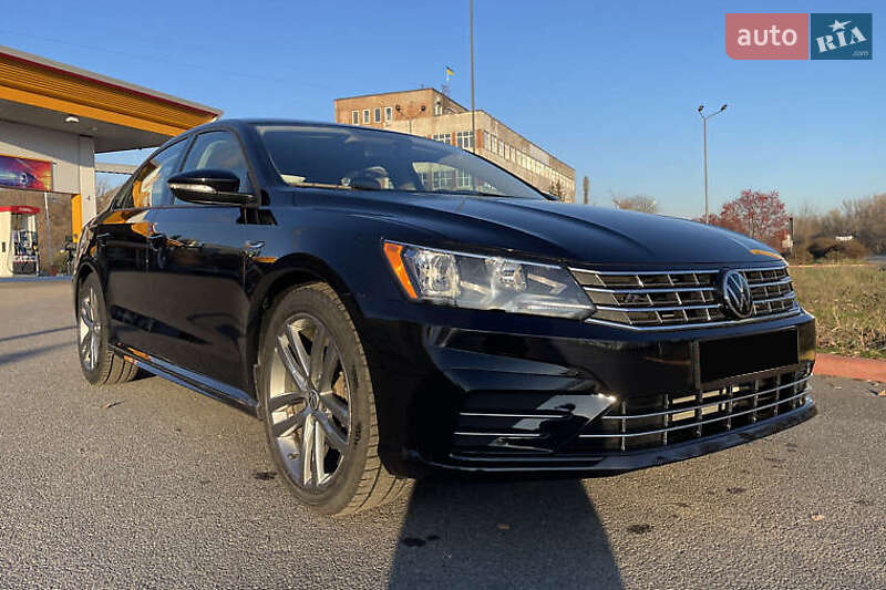 Седан Volkswagen Passat 2018 в Киеве