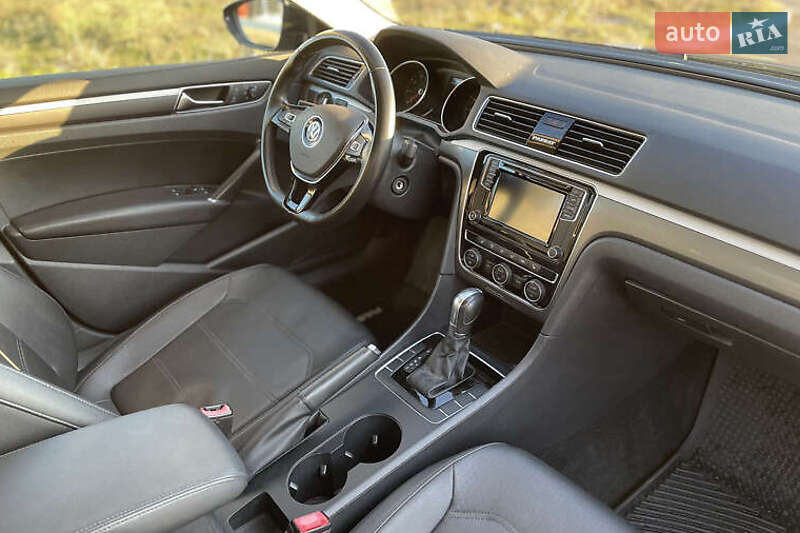 Седан Volkswagen Passat 2018 в Киеве
