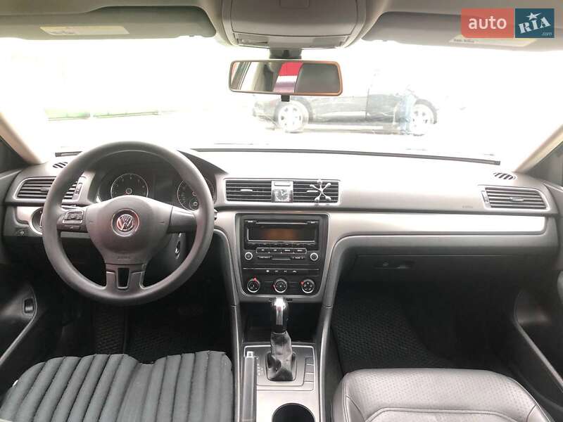 Седан Volkswagen Passat 2012 в Киеве