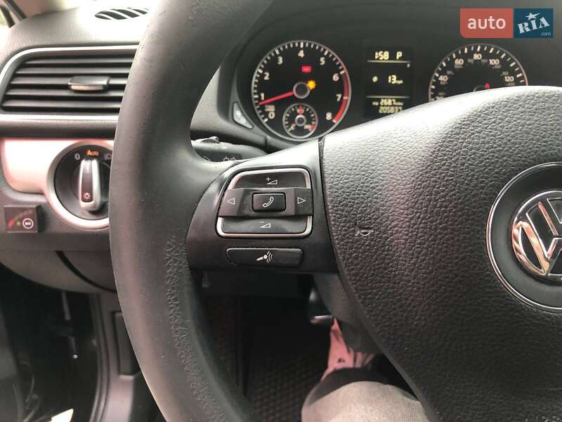 Седан Volkswagen Passat 2012 в Киеве