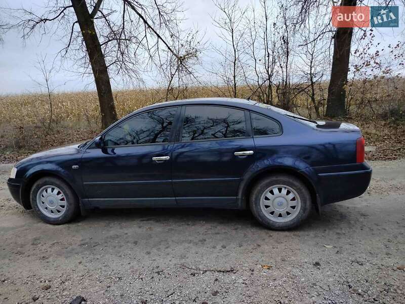 Седан Volkswagen Passat 1997 в Городку