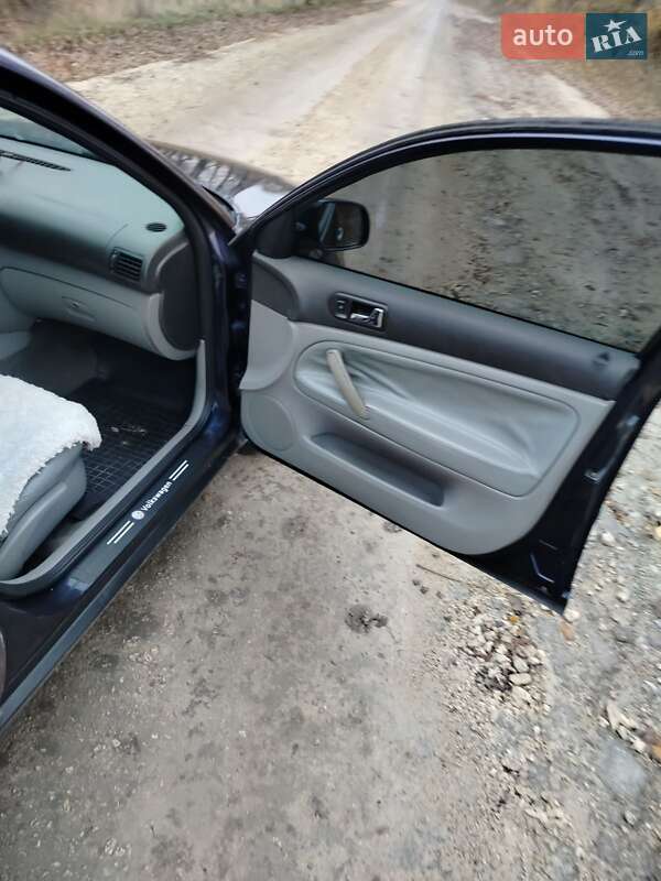 Седан Volkswagen Passat 1997 в Городку