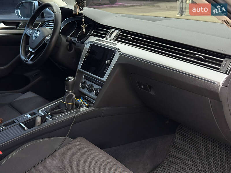 Седан Volkswagen Passat 2015 в Запорожье