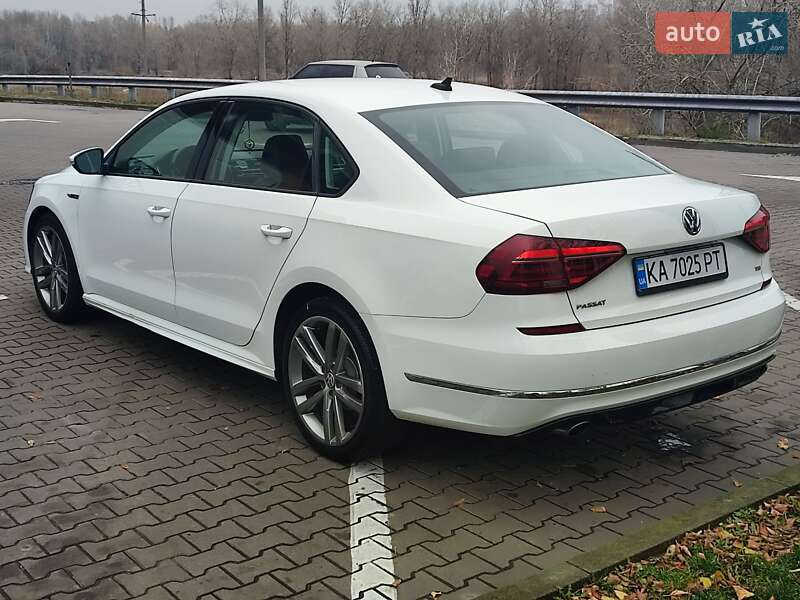 Седан Volkswagen Passat 2018 в Києві