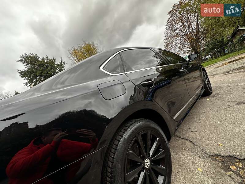 Седан Volkswagen Passat 2011 в Києві
