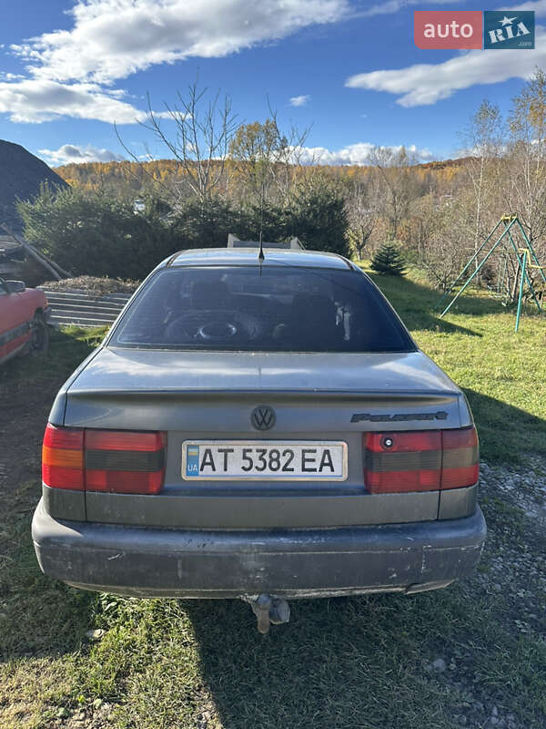 Седан Volkswagen Passat 1995 в Рожнові