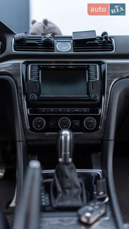 Седан Volkswagen Passat 2016 в Києві фото 24 Седан Volkswagen Passat 2016 в Києві