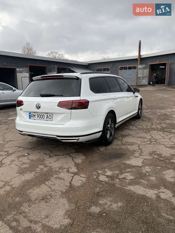 Универсал Volkswagen Passat 2015 в Коростене