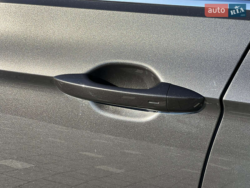 Седан Volkswagen Passat 2015 в Ужгороді