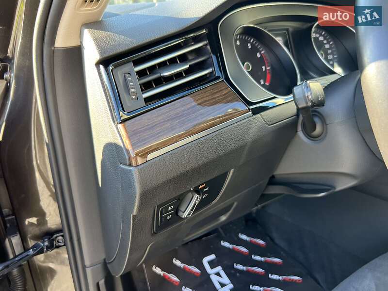 Седан Volkswagen Passat 2015 в Ужгороді