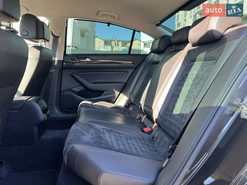 Седан Volkswagen Passat 2015 в Ужгороді