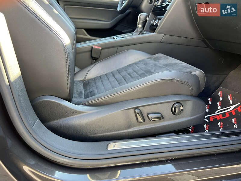 Седан Volkswagen Passat 2015 в Ужгороді