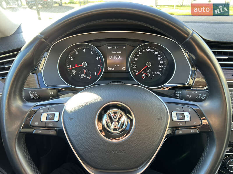 Седан Volkswagen Passat 2015 в Ужгороді