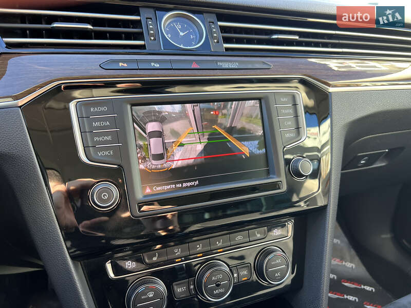 Седан Volkswagen Passat 2015 в Ужгороді