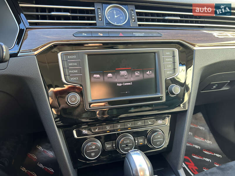 Седан Volkswagen Passat 2015 в Ужгороді