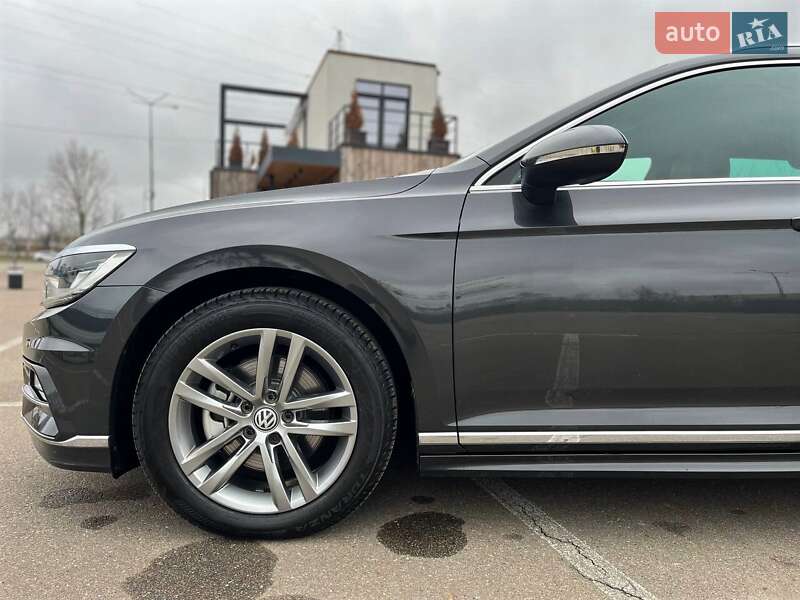 Универсал Volkswagen Passat 2017 в Киеве