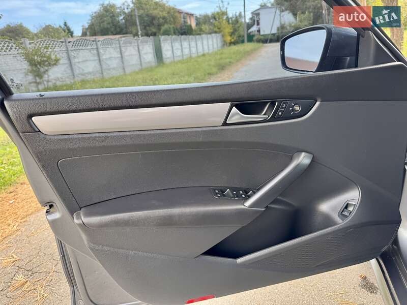 Седан Volkswagen Passat 2014 в Києві