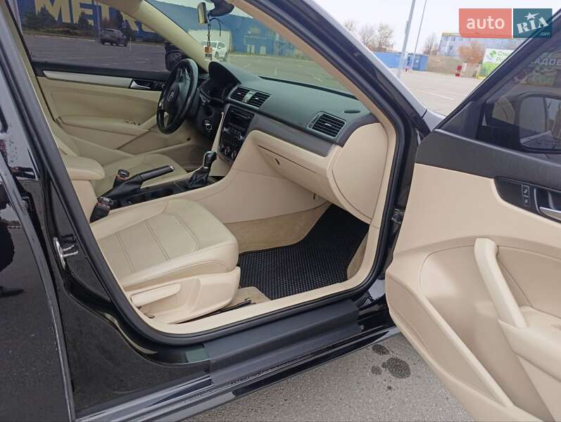 Седан Volkswagen Passat 2013 в Днепре