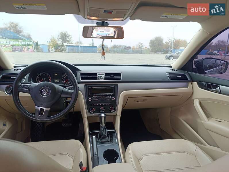 Седан Volkswagen Passat 2013 в Днепре
