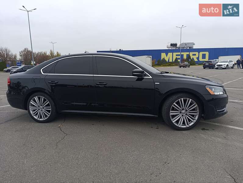 Седан Volkswagen Passat 2013 в Днепре