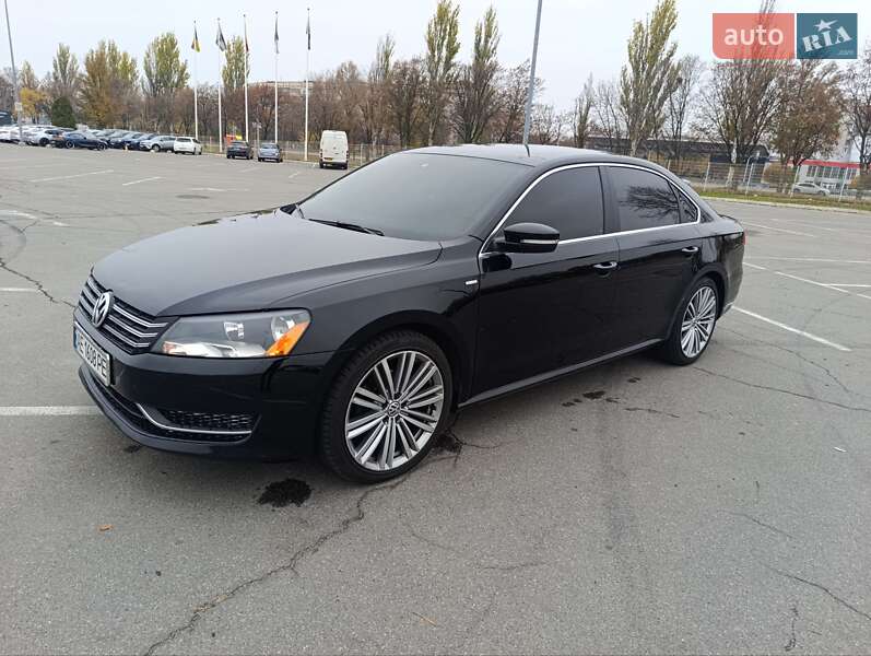 Седан Volkswagen Passat 2013 в Днепре
