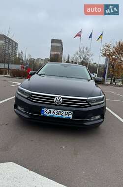 Седан Volkswagen Passat 2015 в Киеве