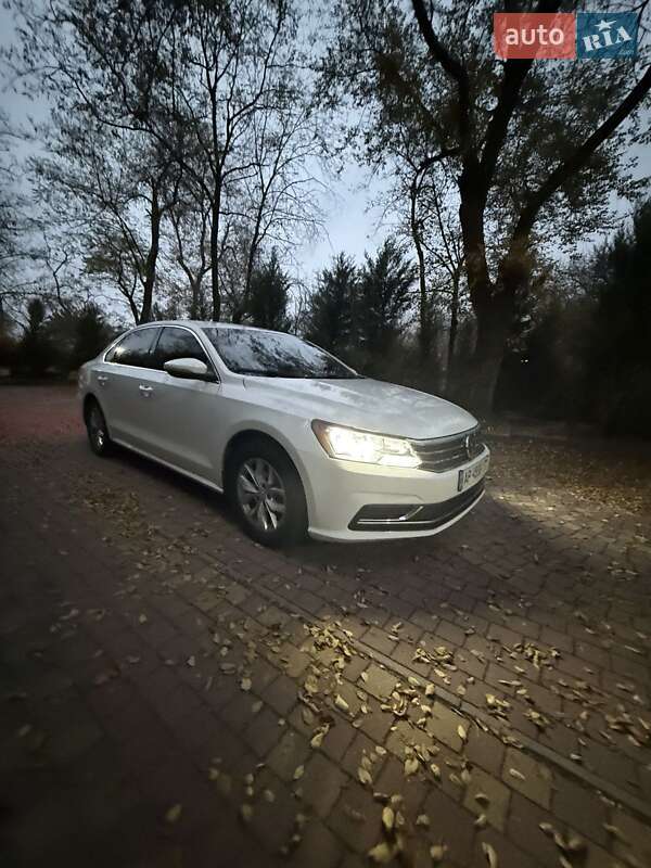 Седан Volkswagen Passat 2017 в Запорожье