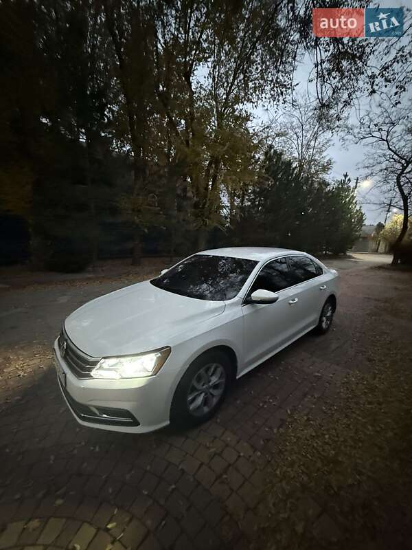 Седан Volkswagen Passat 2017 в Запорожье