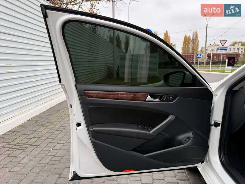 Седан Volkswagen Passat 2014 в Одессе