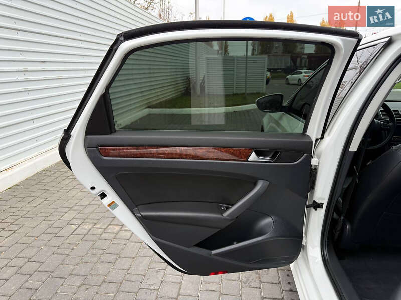 Седан Volkswagen Passat 2014 в Одессе