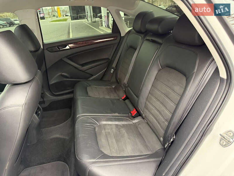Седан Volkswagen Passat 2014 в Одессе