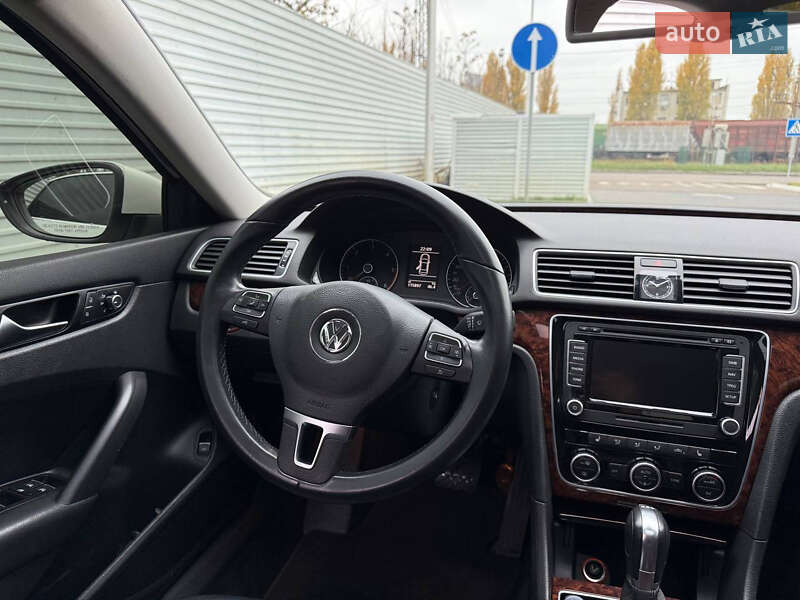 Седан Volkswagen Passat 2014 в Одессе