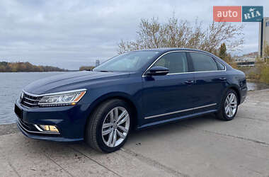 Седан Volkswagen Passat 2018 в Киеве