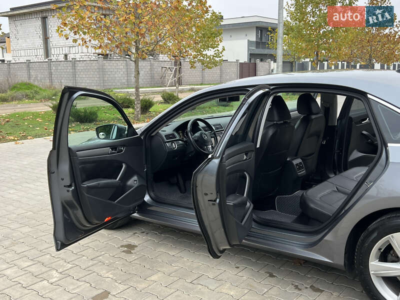 Седан Volkswagen Passat 2013 в Одессе