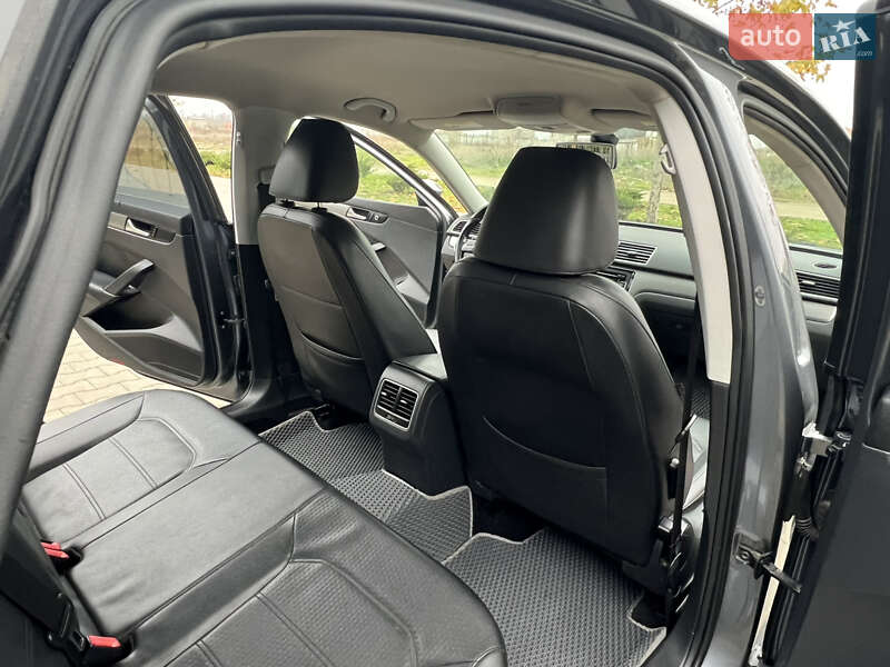 Седан Volkswagen Passat 2013 в Одессе