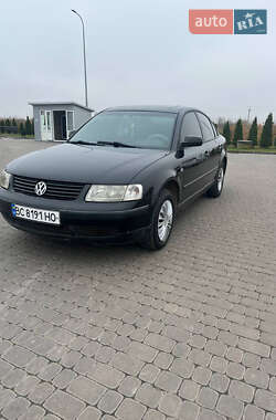Седан Volkswagen Passat 1997 в Городке