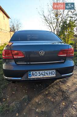 Седан Volkswagen Passat 2012 в Мукачевому