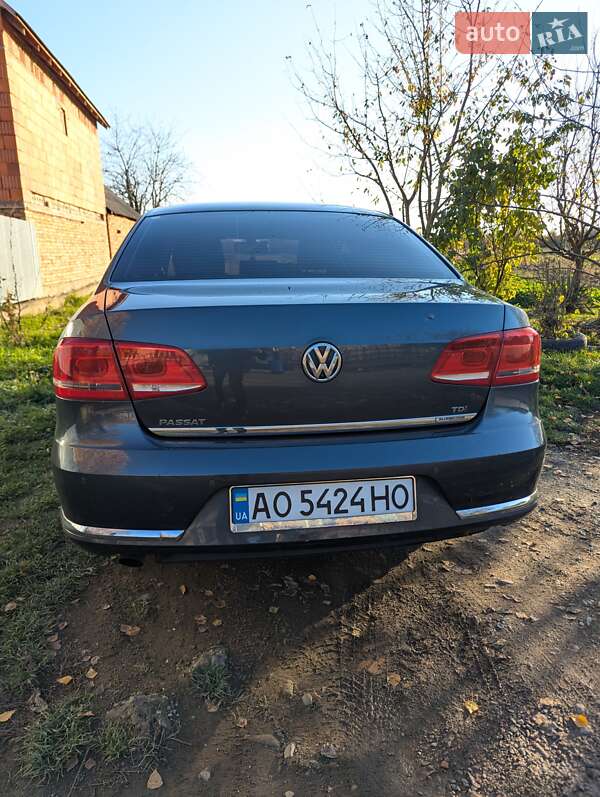 Седан Volkswagen Passat 2012 в Мукачевому