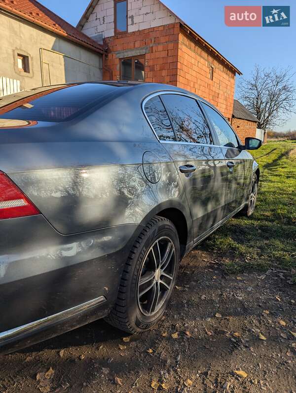 Седан Volkswagen Passat 2012 в Мукачевому