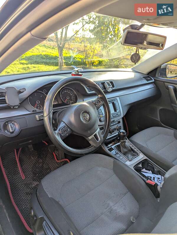 Седан Volkswagen Passat 2012 в Мукачевому