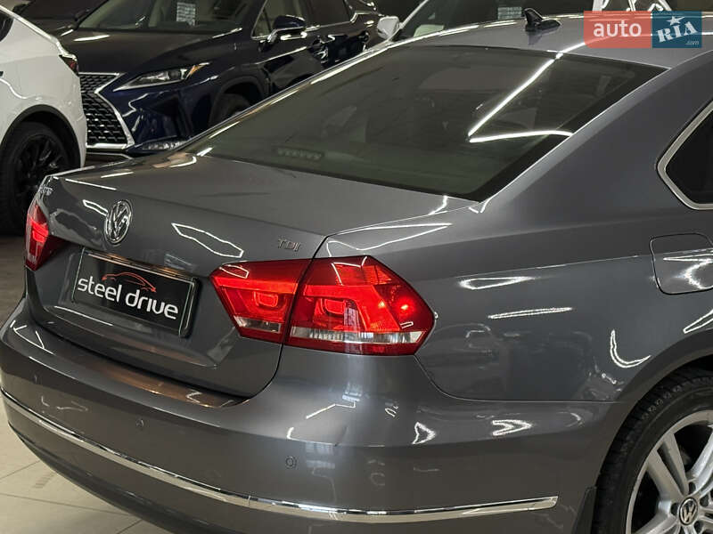 Седан Volkswagen Passat 2013 в Николаеве