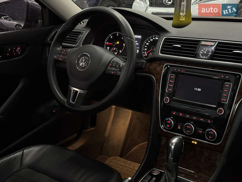 Седан Volkswagen Passat 2013 в Николаеве
