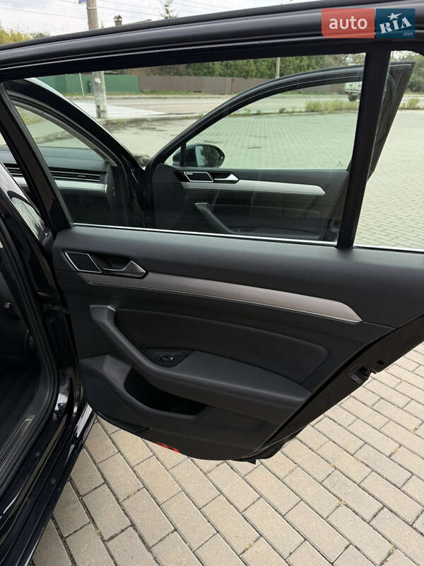 Универсал Volkswagen Passat 2016 в Житомире